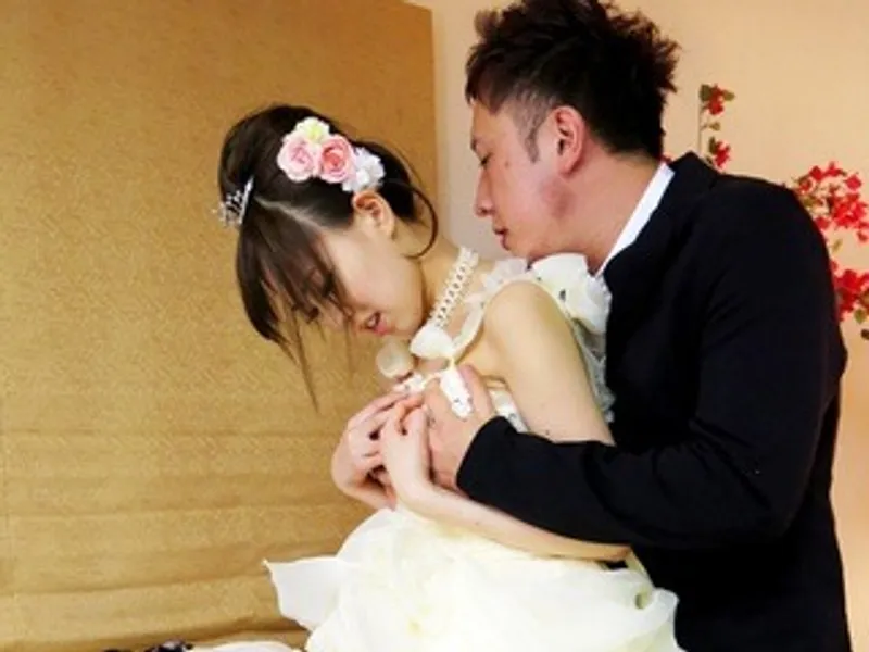 Cô dâu bị quản lý hấp diêm trong đêm trước ngày cưới