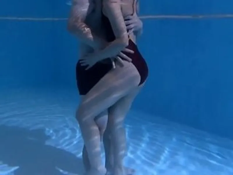 Người chồng lạnh nhạt, vợ yêu ngoại tình với hlv dạy bơi